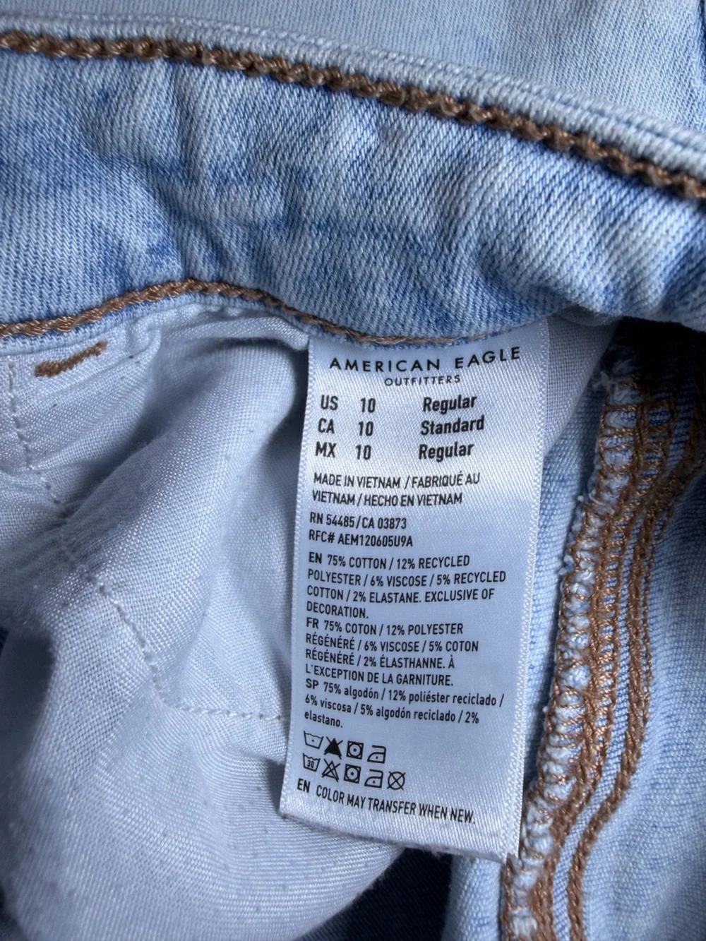 American Eagle Outfitters Light Wash Blue High-Rise Jeans - Picture 5 of 5